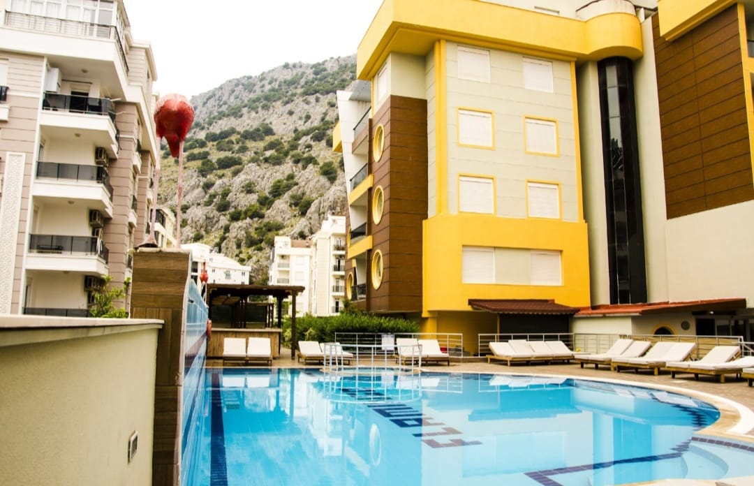 Apartments for daily rent within a complex with a swimming pool and terraces in Konyaalti, Antalya